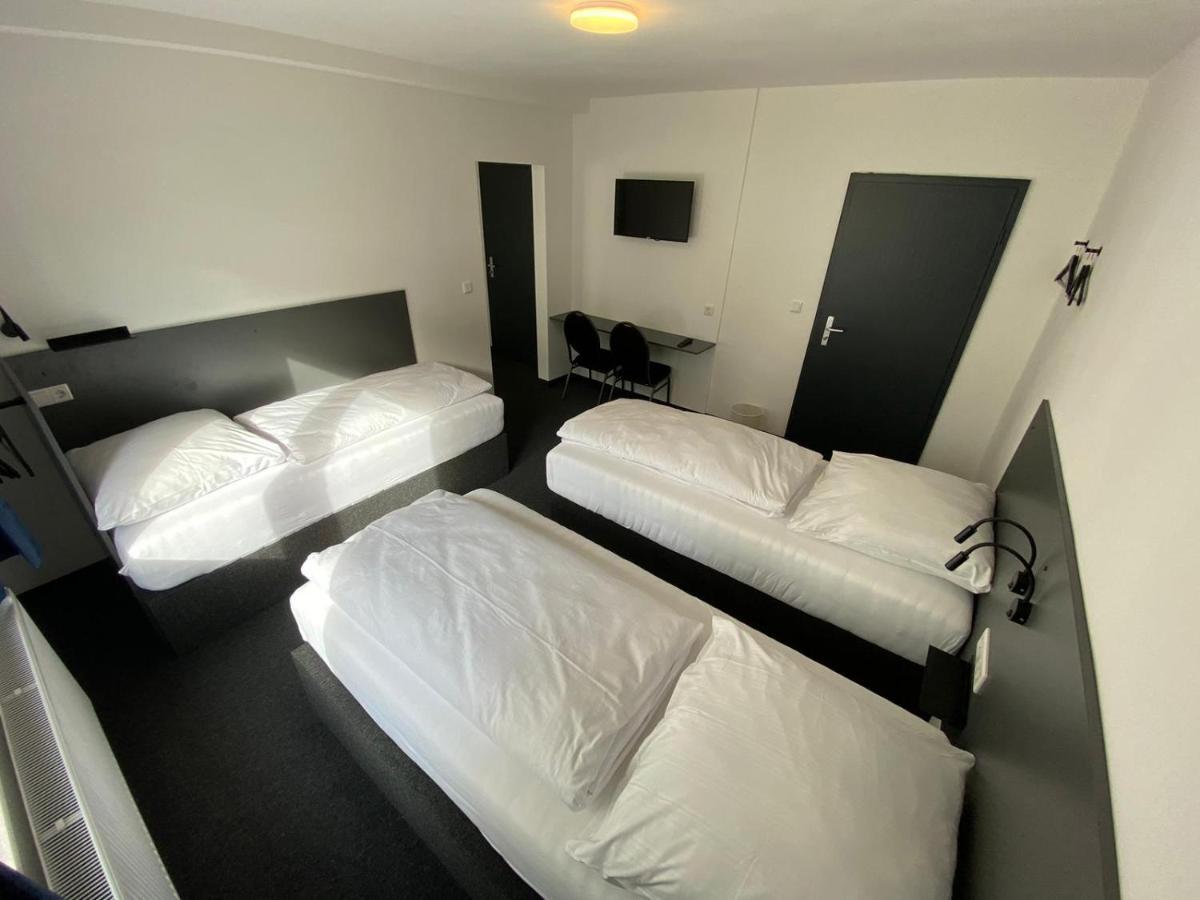 Zzzimple - Staffless & Self Check-In Hotel Pillig Buitenkant foto