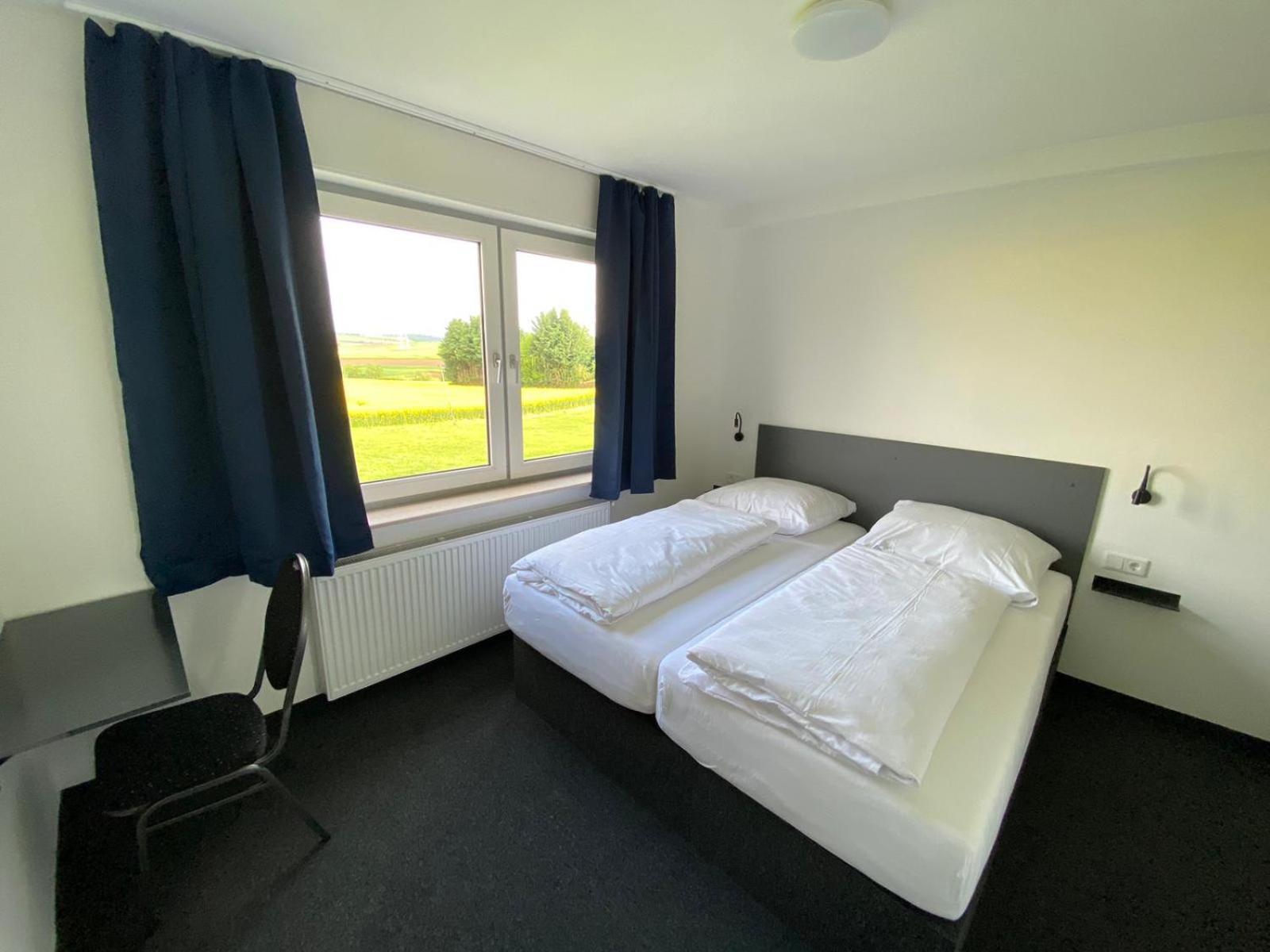 Zzzimple - Staffless & Self Check-In Hotel Pillig Buitenkant foto